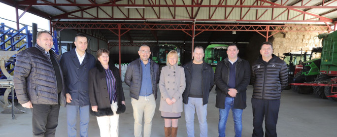 Opširnije: Ministar Nedimović u poseti polјoprivrednom gazdinstvu u Gložanu
